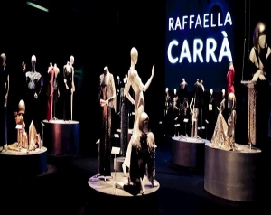Un ricordo di Raffaella Carrà attraverso i suoi abiti