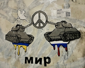 UCRAINA - La nuova opera della Street Artist Laika sulla crisi in Ucraina