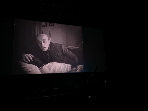 &quot;Nosferatu&quot;, il film muto proiettato sul grande schermo e sonorizzato in live riporta il Cinema ai suoi tempi d&#039;oro