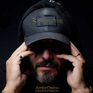 AmbrOsino: il 18 novembre esce in digitale “3 ‘O Figlio D’’O Rre” il nuovo EP. In radio “Money And Honey”