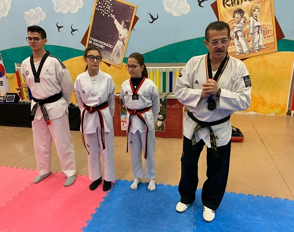 Massafra festeggia tre nuove cinture nere di taekwondo