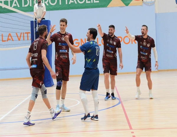 Volley Club Grottaglie: Gara 1 è granata, battuto il CUS Bari 3-0