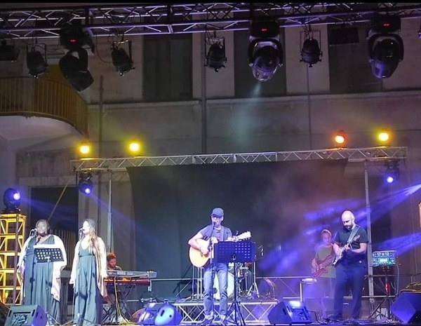 A Bari in Piazza Ferrarese il flash mob del Balletto barese