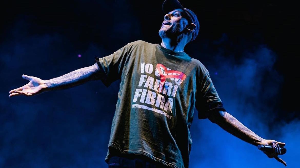 Fabri Fibra a Barletta con il live che celebra i suoi 20 anni di rap