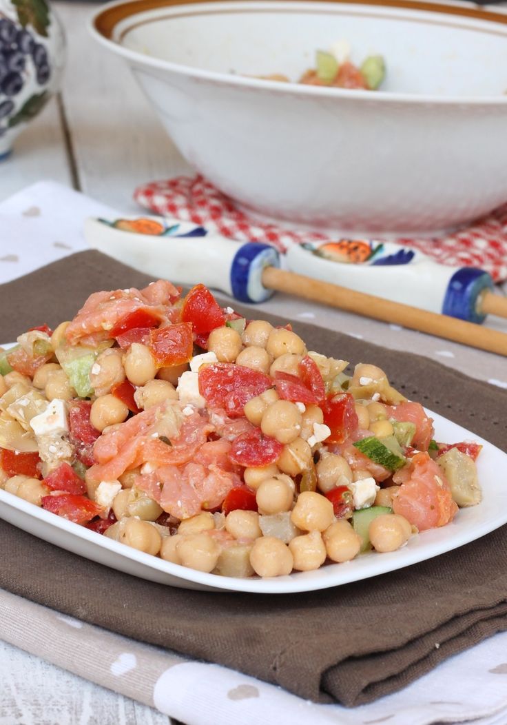 Insalata di ceci e salmone, la ricetta dietetica e nutriente