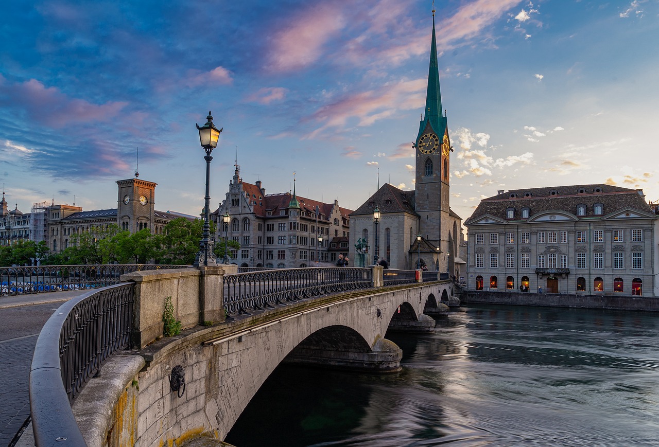 Esplorare Zurigo: Guida ai Luoghi Imperdibili