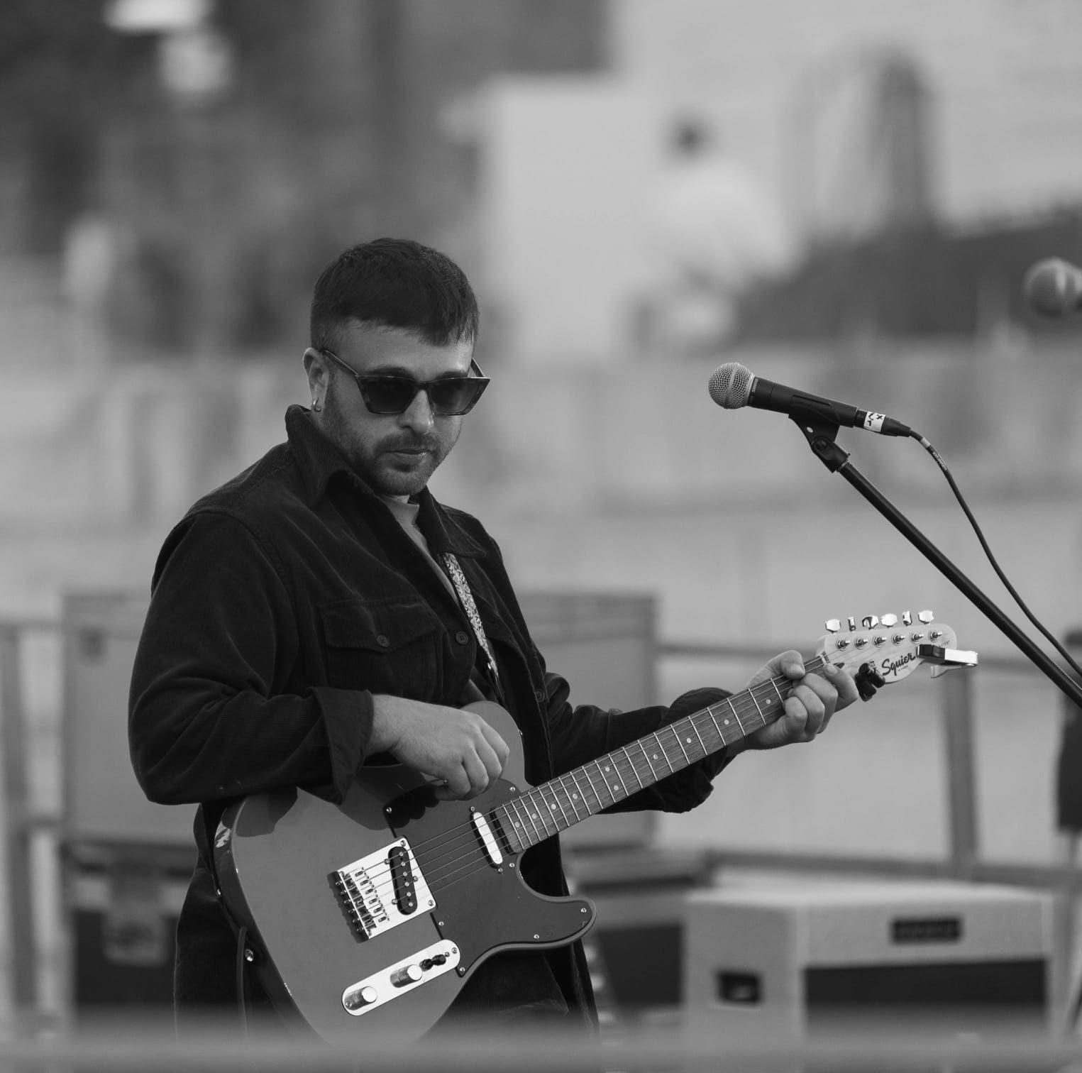LIVE IN RIVIERA è il nuovo disco live di AMADO