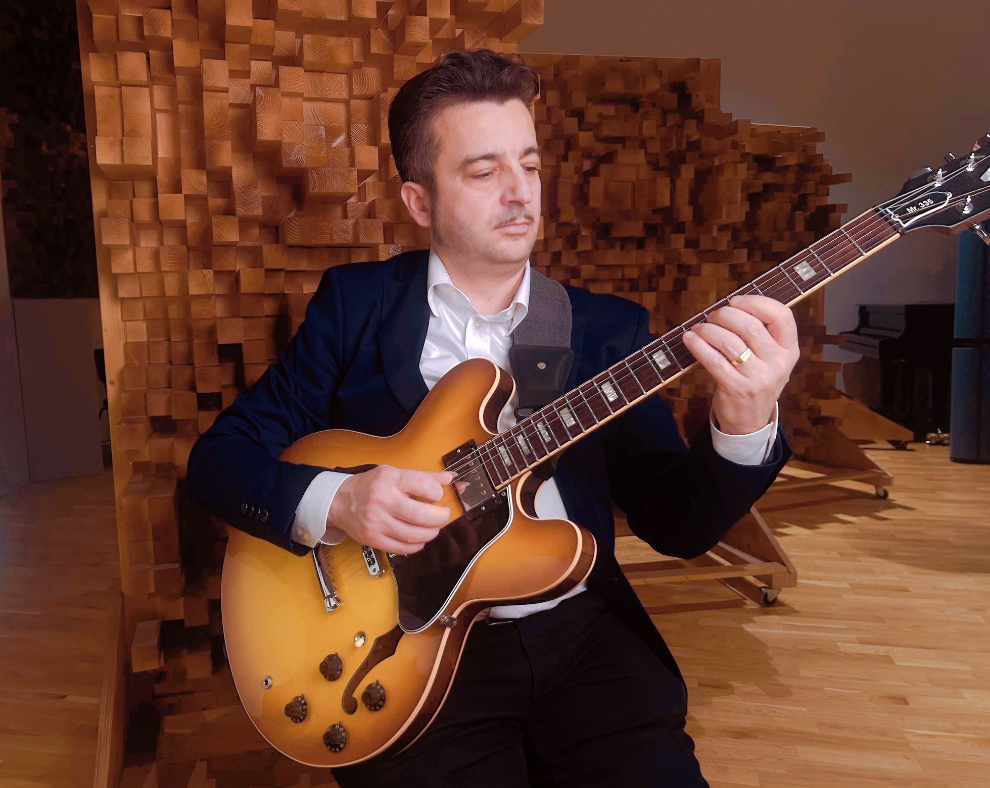 Ai confini del jazz: esce il 14 maggio “Blue Taxi”, il primo album del chitarrista e compositore Loris Donatelli