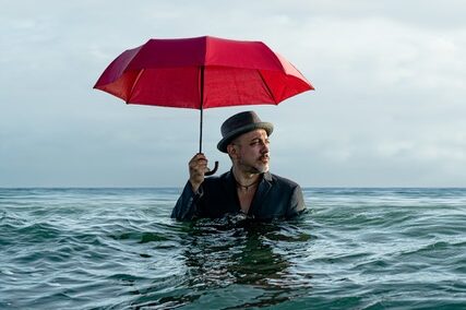 Dario Sansone in “Comme”. Il 18 settembre esce il dual single “Comme ajere/Comme chiove”