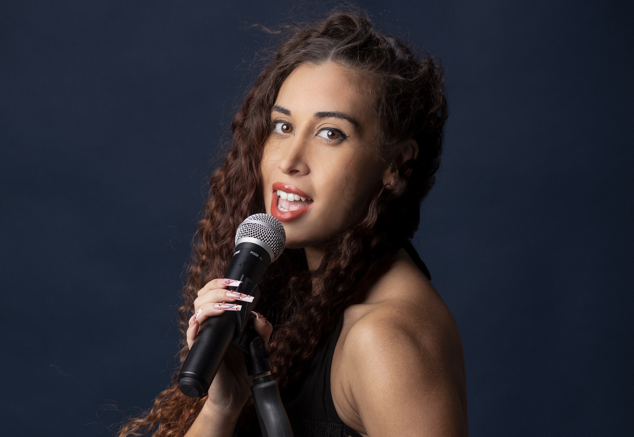 “Uno contro l’altro” il nuovo singolo di Martina Bonita